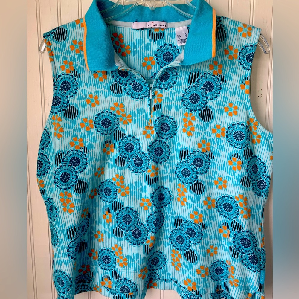 St Aumont (XL) Collared, Sleeveless, 3/4 zip neckline with slits on bottom sides